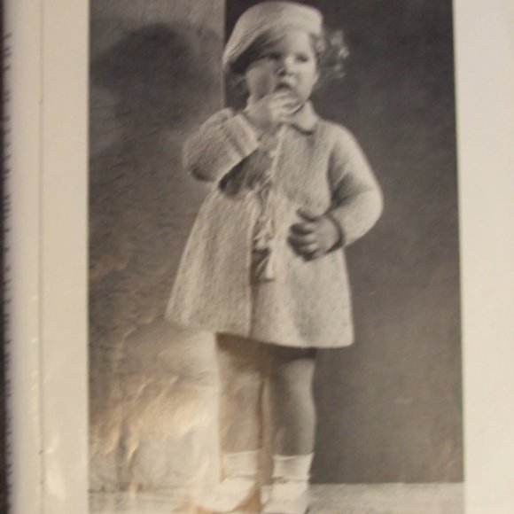 BEEHIVE Two to Six Years Vintage Knitting Booklet (#704) - Picture 2 of 4